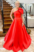 Robe de bal asymétrique en satin avec nœud papillon et poches