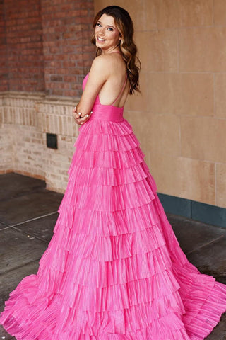 Vestido formal de tirantes magenta plisados ​​con volantes y capas