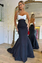Vestido de fiesta sirena sin tirantes blanco y negro con fruncido