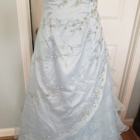 Elegante vestido de baile azul hielo con lentejuelas y cuentas, vestido de graduación de corte A con capas de tul Y7931
