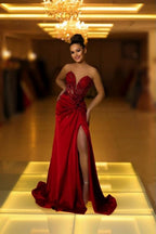 Superbe robe de bal longue bordeaux en satin et dentelle à col en V avec fente