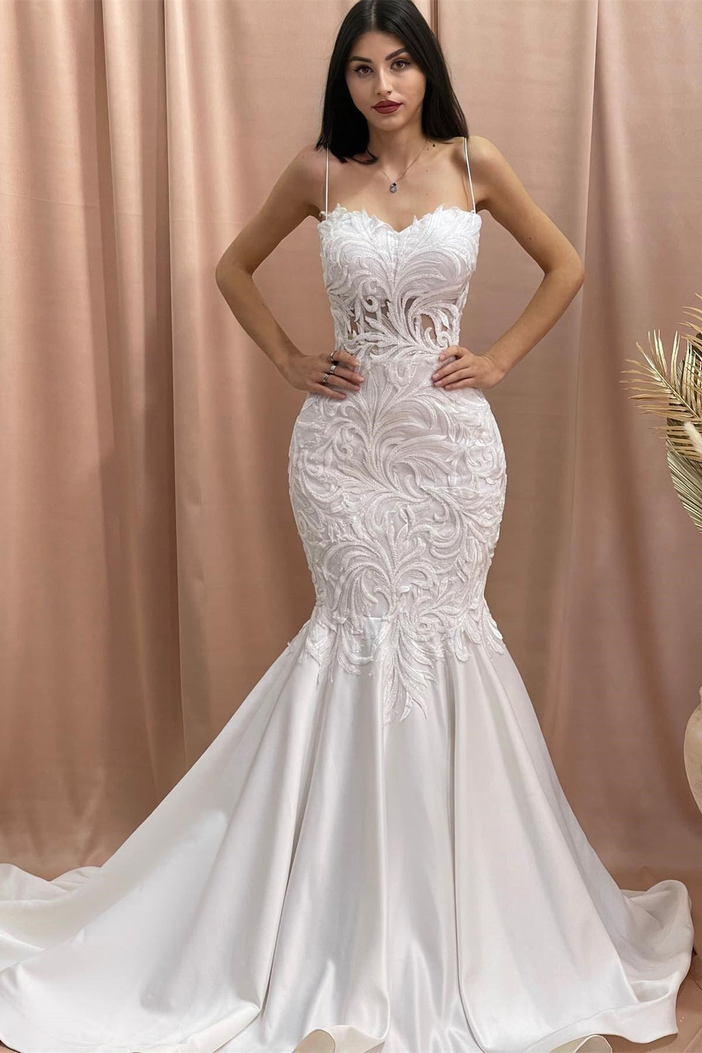Fabulosos vestidos de novia de sirena con escote corazón, sin mangas, apliques, tul y satén
