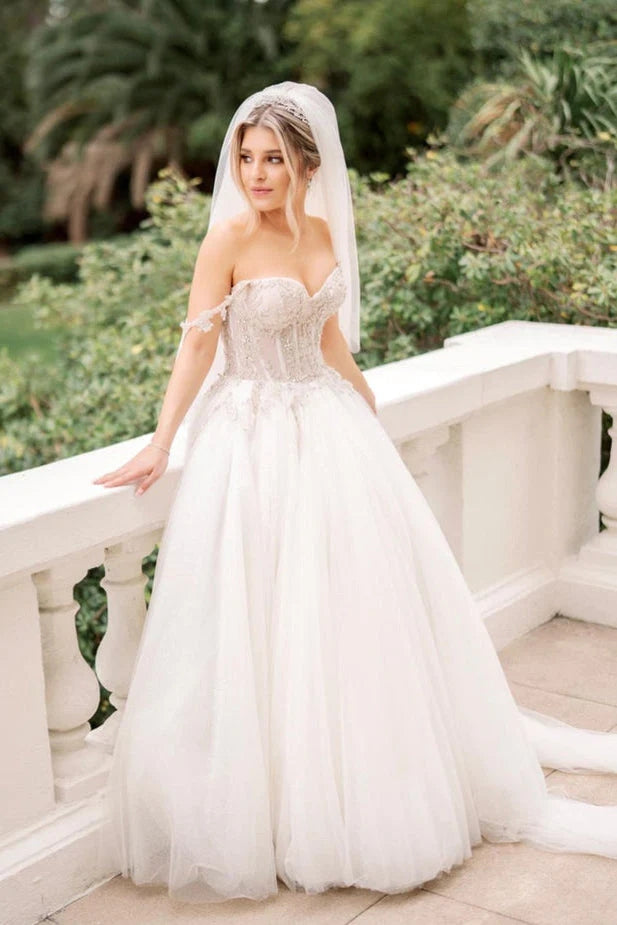 Robe de mariée en tulle coupe A, décolleté cœur, ornée de perles, modèle WD678
