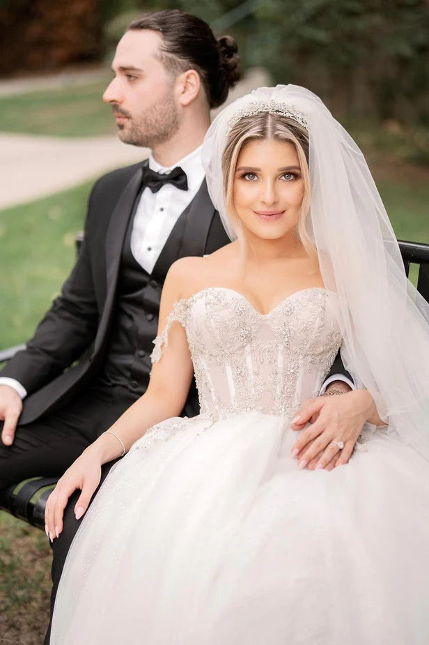 Robe de mariée en tulle coupe A, décolleté cœur, ornée de perles, modèle WD678