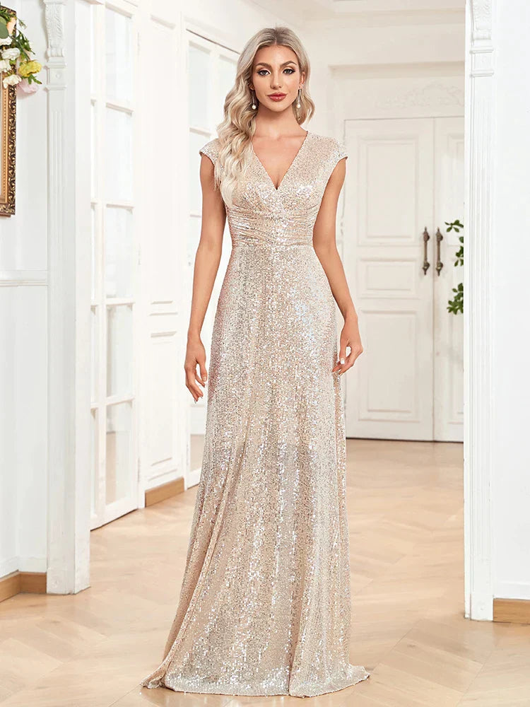 Robe de soirée longue luxueuse à traîne et sequins scintillants, idéale pour les grandes occasions, les bals de promo et les anniversaires.