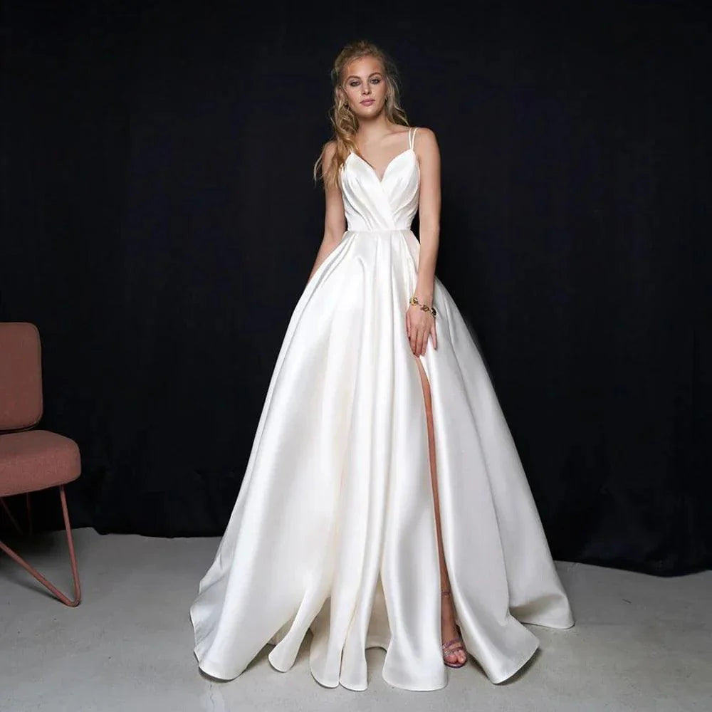 Vestidos de novia sencillos de corte A con tirantes fruncidos y pliegues sexys