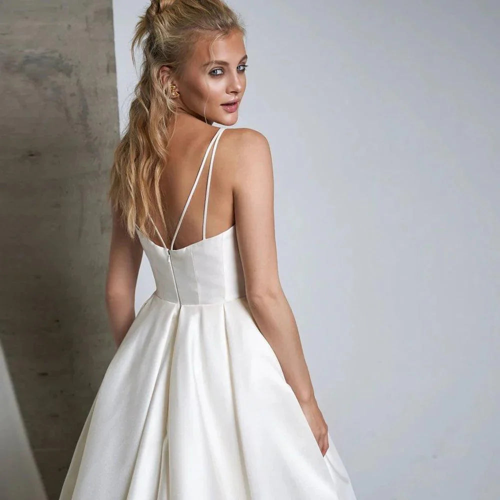 Vestidos de novia sencillos de corte A con tirantes fruncidos y pliegues sexys