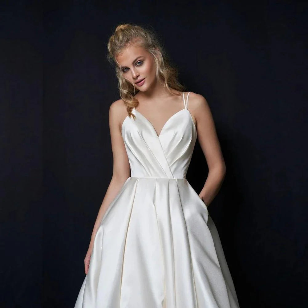 Vestidos de novia sencillos de corte A con tirantes fruncidos y pliegues sexys