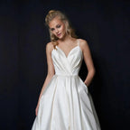 Vestidos de novia sencillos de corte A con tirantes fruncidos y pliegues sexys
