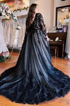 Robe de bal trapèze longue, fendue sur le devant, manches longues, col en V, avec applications