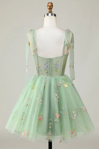 Vestido corto de fiesta con bordado floral y corte en A PD504