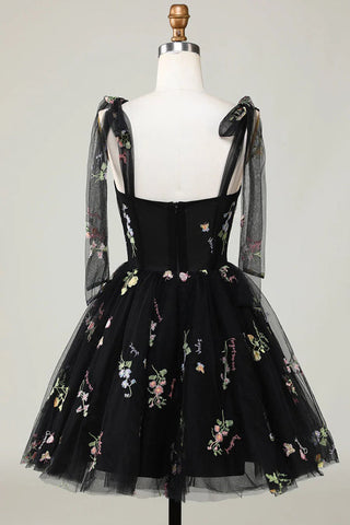 Vestido corto de fiesta con bordado floral y corte en A PD504