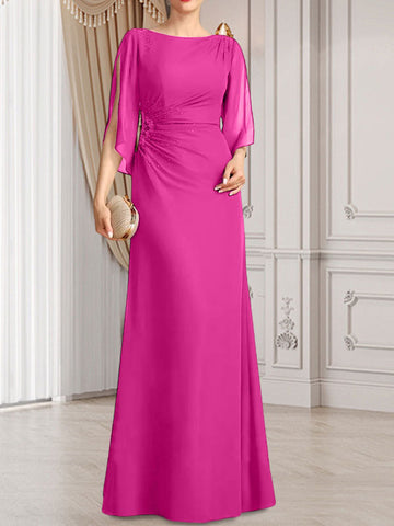 Robe fourreau/colonne longue en mousseline pour la mère de la mariée, ornée de perles plissées.