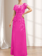 Robe de mère de la mariée en mousseline de dentelle, coupe fourreau/colonne, décolleté illusion, longueur au sol, ornée de sequins