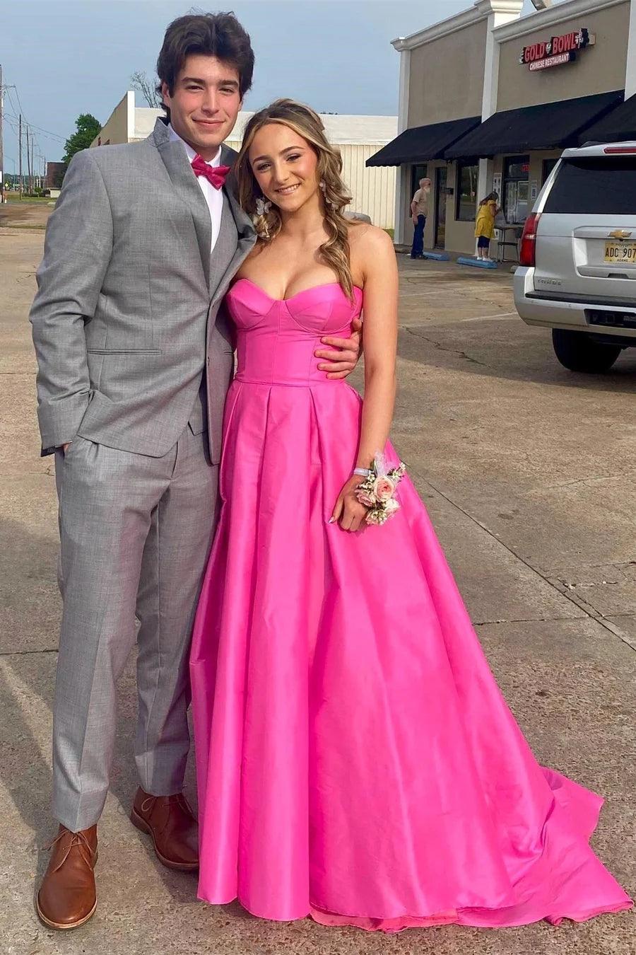 Vestido largo de noche de satén fucsia sin tirantes con bolsillos