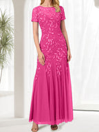 Robe longue bleue sirène à col rond ornée de perles, idéale pour la mère de la mariée