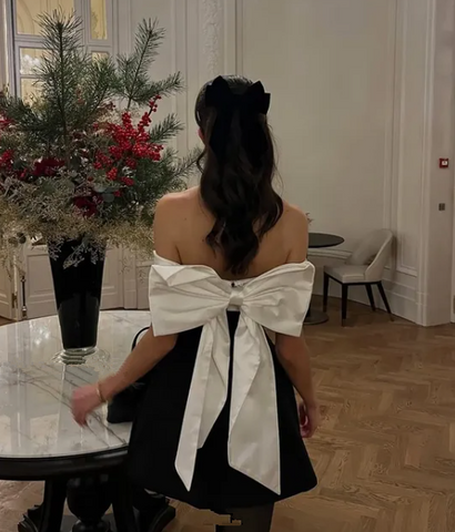 Elegante vestido de fiesta negro de satén sin tirantes, corte en A, con lazo Y8508