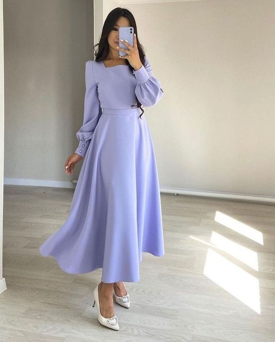 Robe de soirée simple en satin stretch, coupe trapèze, manches longues, col carré, longueur cheville, style sobre, référence Y4856