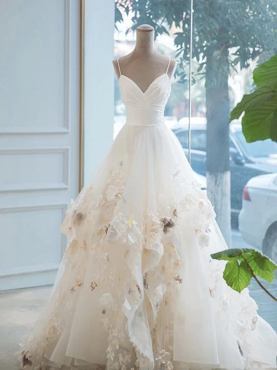 Vestido de novia blanco con tirantes y corte en A, modelo Y2121