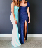 Robe de soirée élégante en satin bleu à fines bretelles, modèle Y8232
