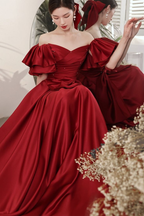 Vestido de baile rojo con mangas acampanadas y espalda con cordones Y6067