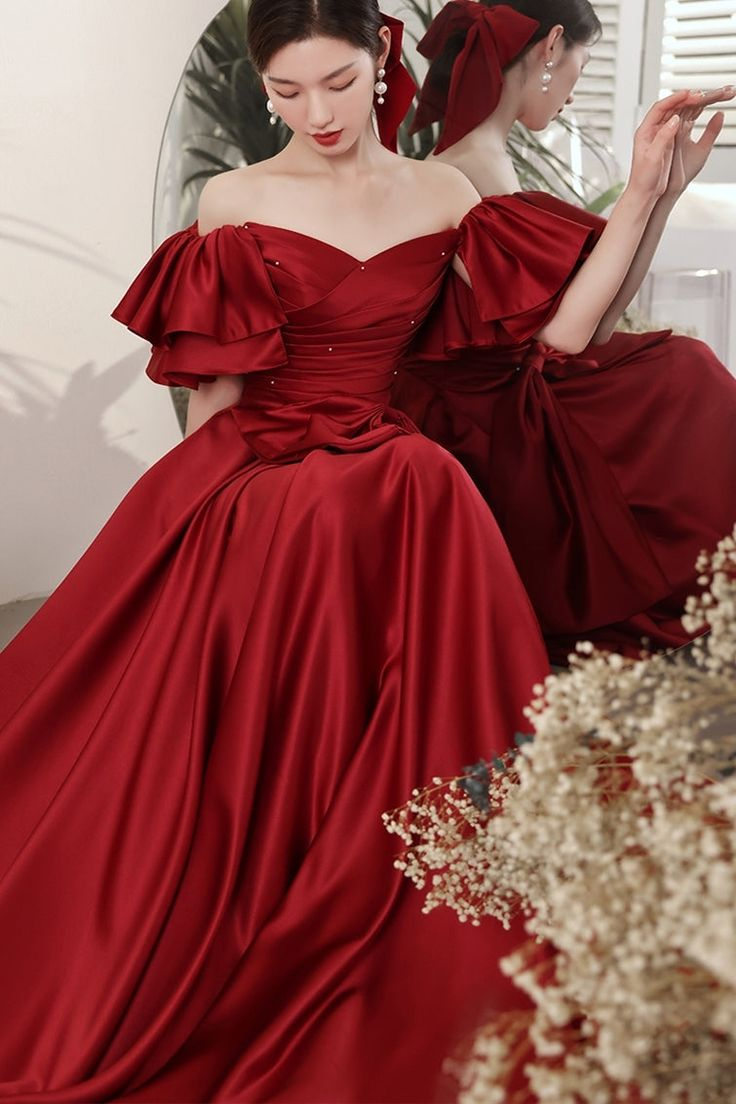 Vestido de baile rojo con mangas acampanadas y espalda con cordones Y6067