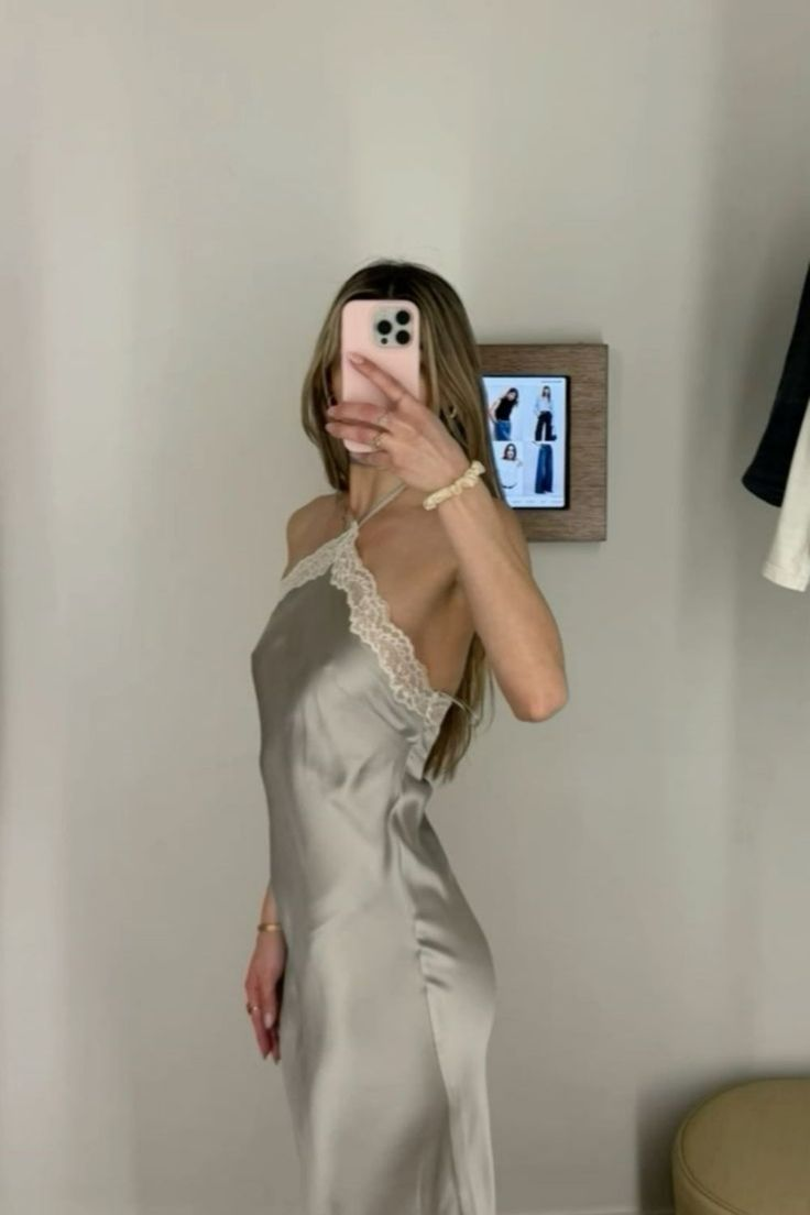 Robe de soirée sexy dos nu en satin et dentelle Y8169