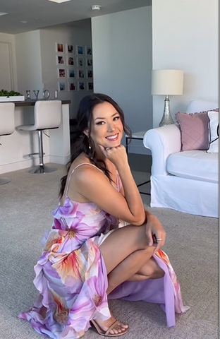 Precioso vestido largo de fiesta con estampado floral gráfico y volantes, espalda baja y abertura, modelo Y8099