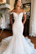 Glamuroso vestido de novia largo de sirena con hombros descubiertos, encaje, sin mangas y cola