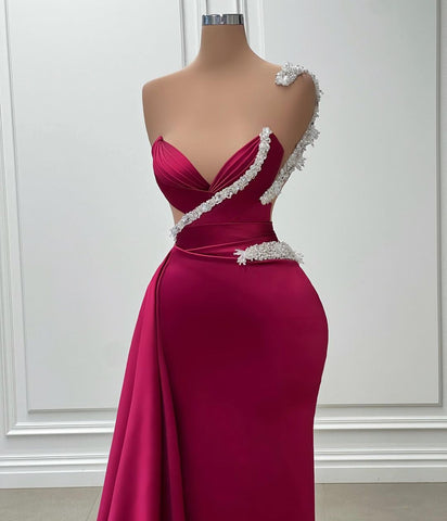 Robe de bal longue et glamour à une épaule et à perles, sans manches