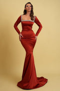 Robe de bal sirène glamour à manches longues et col carré ornée de strass