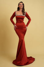 Robe de bal sirène glamour à manches longues et col carré ornée de strass