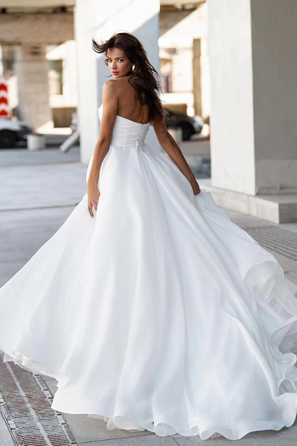 Robe de mariée glamour à épaules dénudées et décolleté en cœur, ornée de perles, modèle WD668