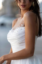 Robe de mariée glamour à épaules dénudées et décolleté en cœur, ornée de perles, modèle WD668