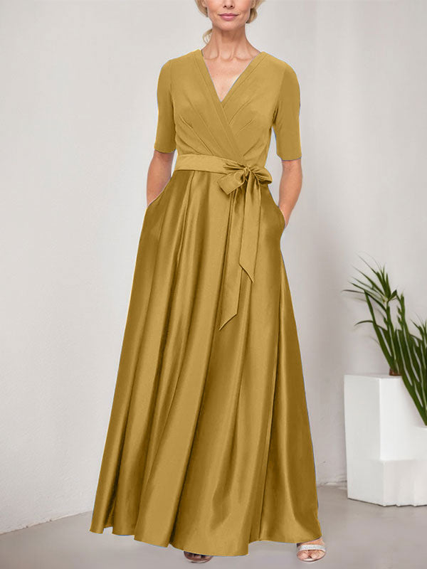 Vestido de baile con escote cruzado, falda amplia de satén y corpiño de jersey. 