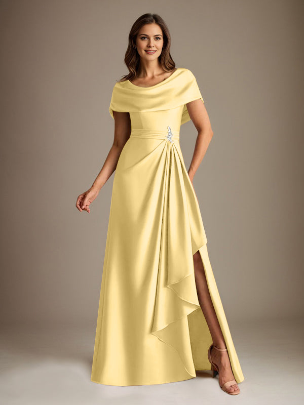 Robe de mariée trapèze en satin stretch, longue jusqu'au sol, avec décolleté rond et volants cascade, idéale pour la mère de la mariée. 