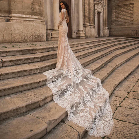 Precioso vestido de novia de sirena de encaje de manga larga, con tul, cola catedral, escote en V, apliques y espalda abotonada. 