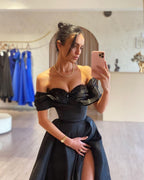 Superbe robe de bal longue noire à épaules dénudées et perles avec fente