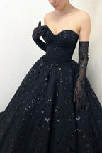 Superbe robe de bal longue noire trapèze en dentelle à décolleté en cœur
