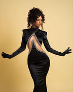 Precioso vestido largo de sirena negro con cuello alto y mangas largas para baile de graduación.