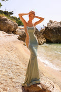 Precioso vestido largo de sirena sin mangas con pedrería y satén para baile de graduación