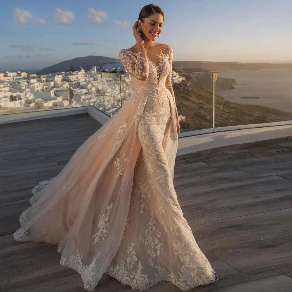 Preciosos vestidos de novia de sirena de encaje de manga larga con apliques de lujo, botones, cola desmontable y cuerno.