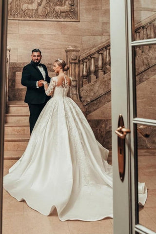 Preciosos vestidos de novia de corte princesa, corte A, satén y encaje, con mangas largas.