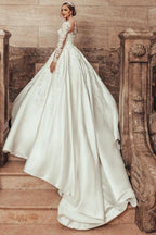 Preciosos vestidos de novia de corte princesa, corte A, satén y encaje, con mangas largas.