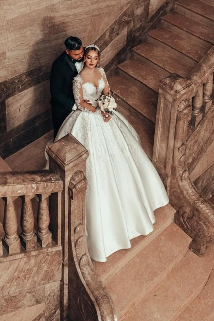 Preciosos vestidos de novia de corte princesa, corte A, satén y encaje, con mangas largas.