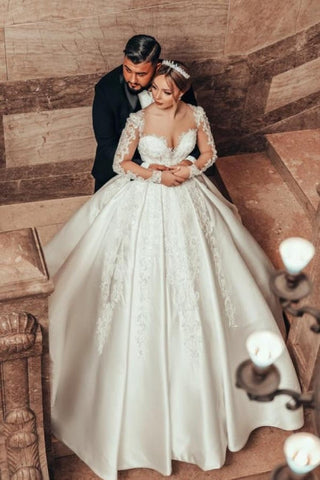 Preciosos vestidos de novia de corte princesa, corte A, satén y encaje, con mangas largas.
