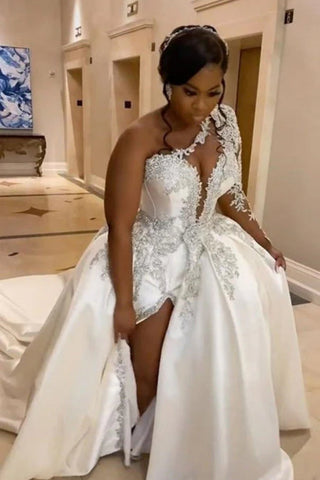 Precioso vestido de novia largo de corte A, de satén, con un solo hombro, apliques de encaje y abertura, adornado con cuentas.