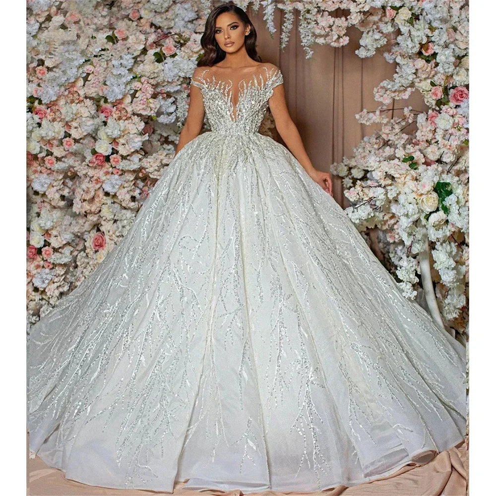 Robes de mariée de bal à sequins somptueux, décolleté cœur, manches courtes, dentelle, longueur au sol, confectionnées sur mesure - Collection 2023