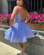 Magnifique robe de bal courte à fines bretelles en dentelle et paillettes sans manches
