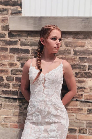 Preciosos vestidos de novia de sirena con tirantes finos y apliques WD702